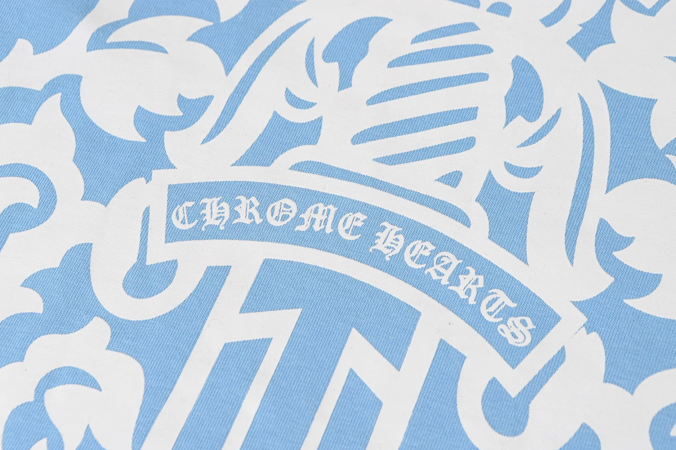 P160 Cross-border quantity model. If you pursue quality, please do not place an order. -Chrome Hearts/Chrome Heart Sanskrit Big Sword✝️Print popular long-sleeved T-shirt -High weight, high density and high quality. The wool is soft, delicate and skin-friendly. It feels soft and silky. It has excellent warmth and skin-friendly properties.